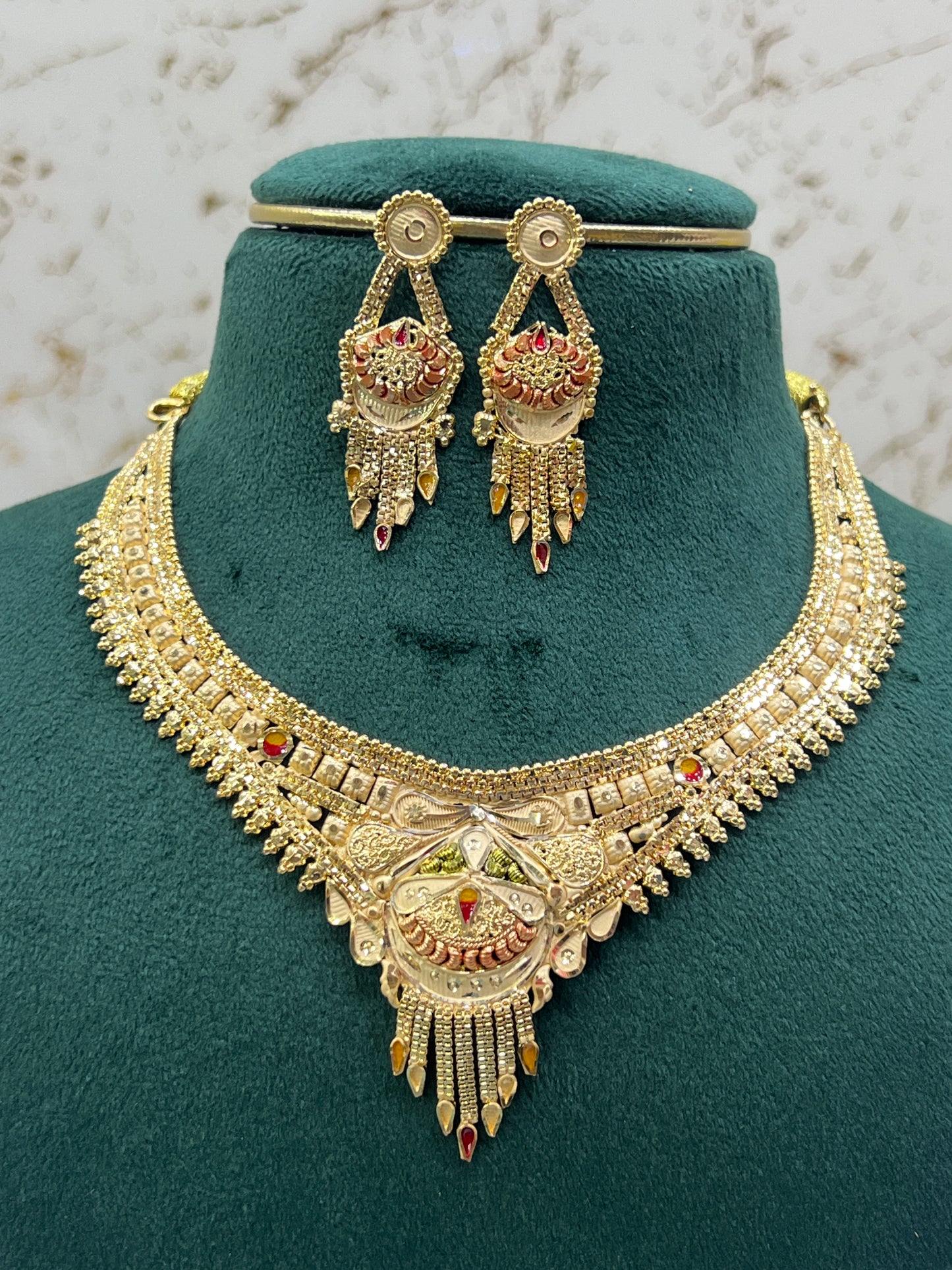 Foaming necklace
