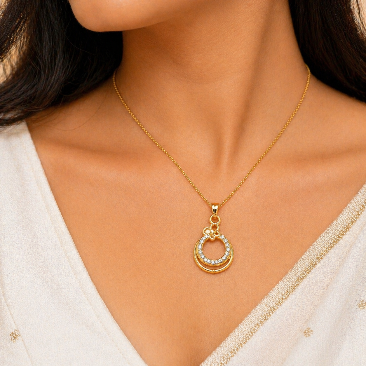 Beautiful diamond look locket