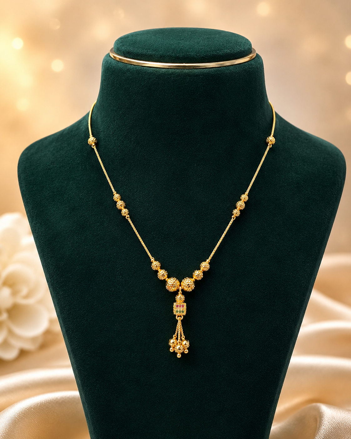 ✨ Elegant Golden Pendant Chain