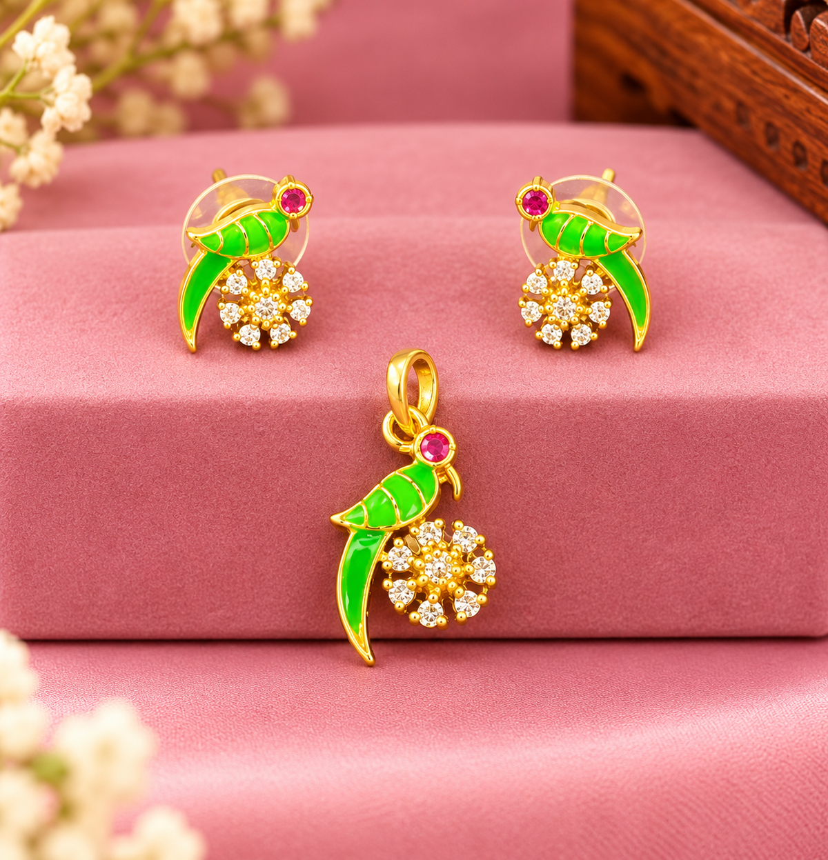 🤩Stylish and simple parrot locket with earrings 🧿🥰