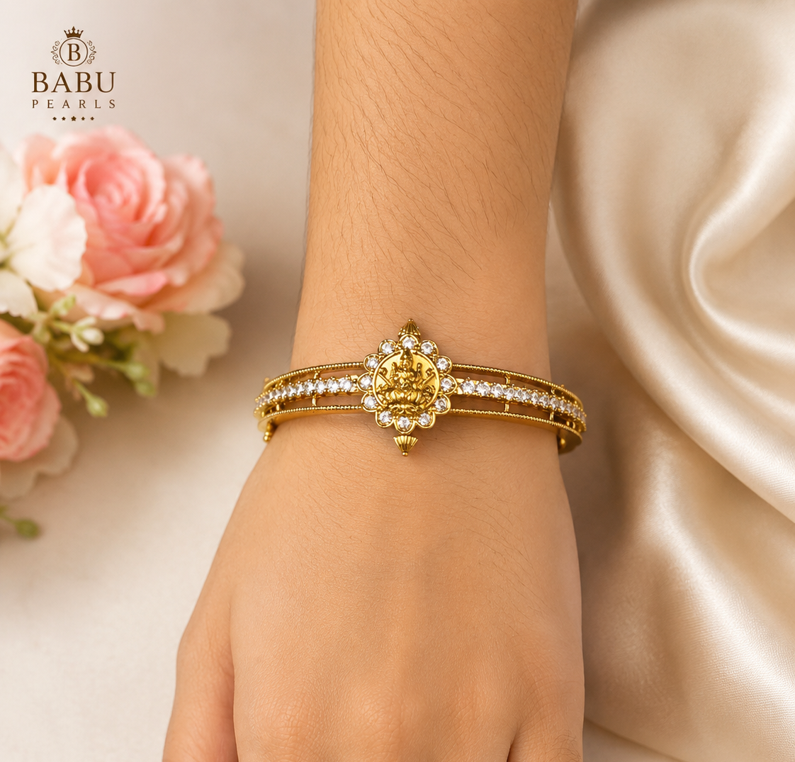 * “A Touch of Tradition, A Lifetime of Elegance.” 💛 bracelet. 💓😻