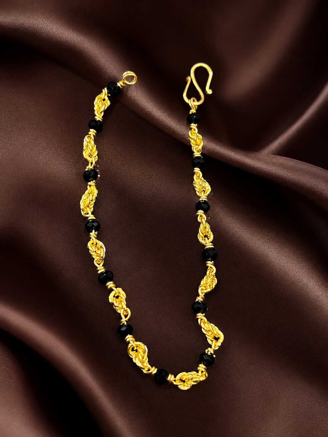 ✨ Elegant Black Beads & Gold Bracelet