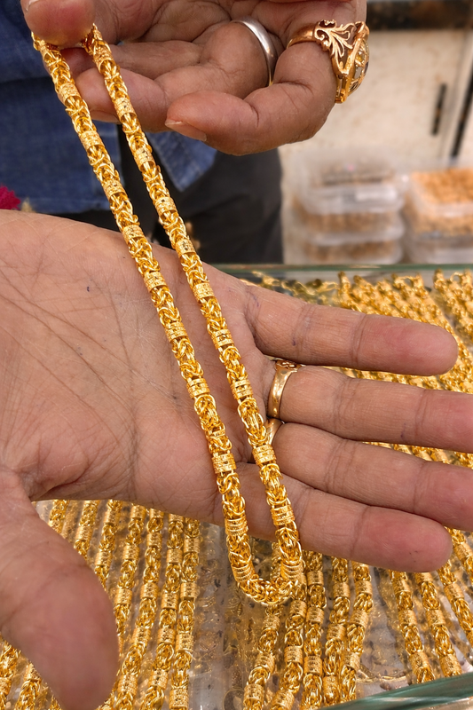 Classic Men’s Gold Look Chain Design