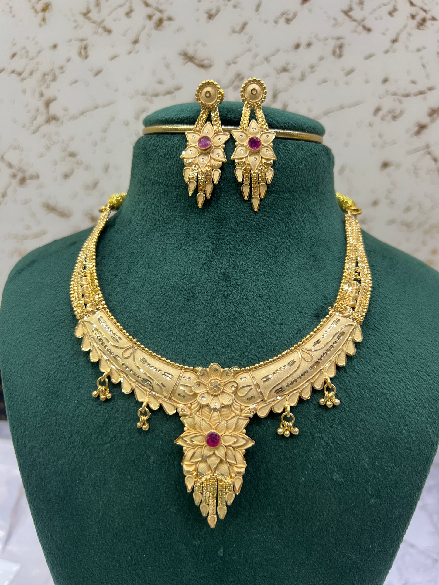 Foaming necklace