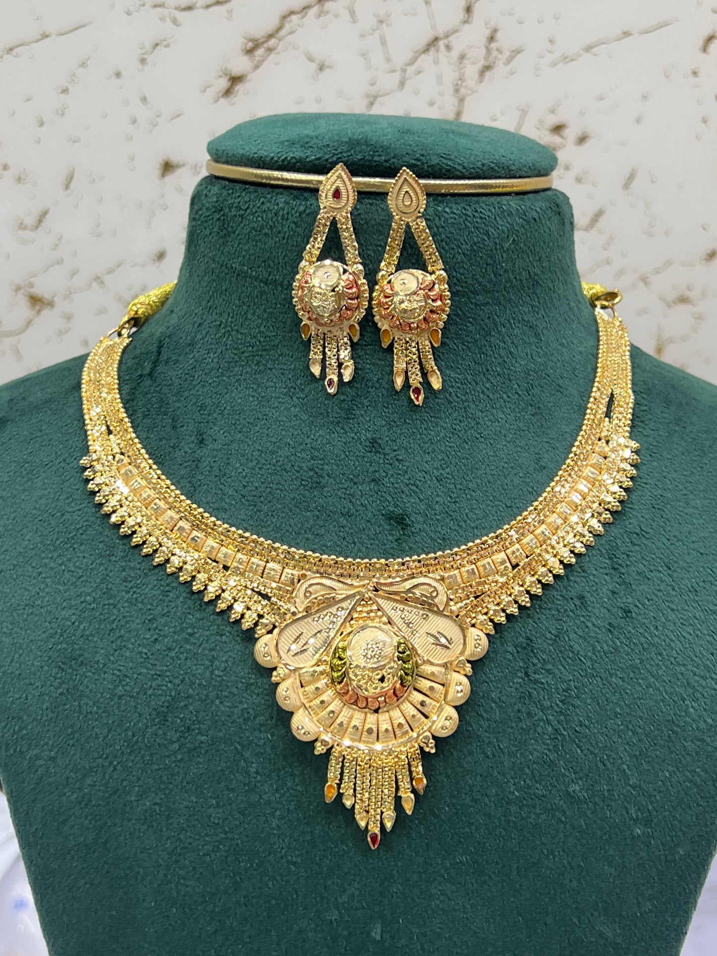 Foaming necklace