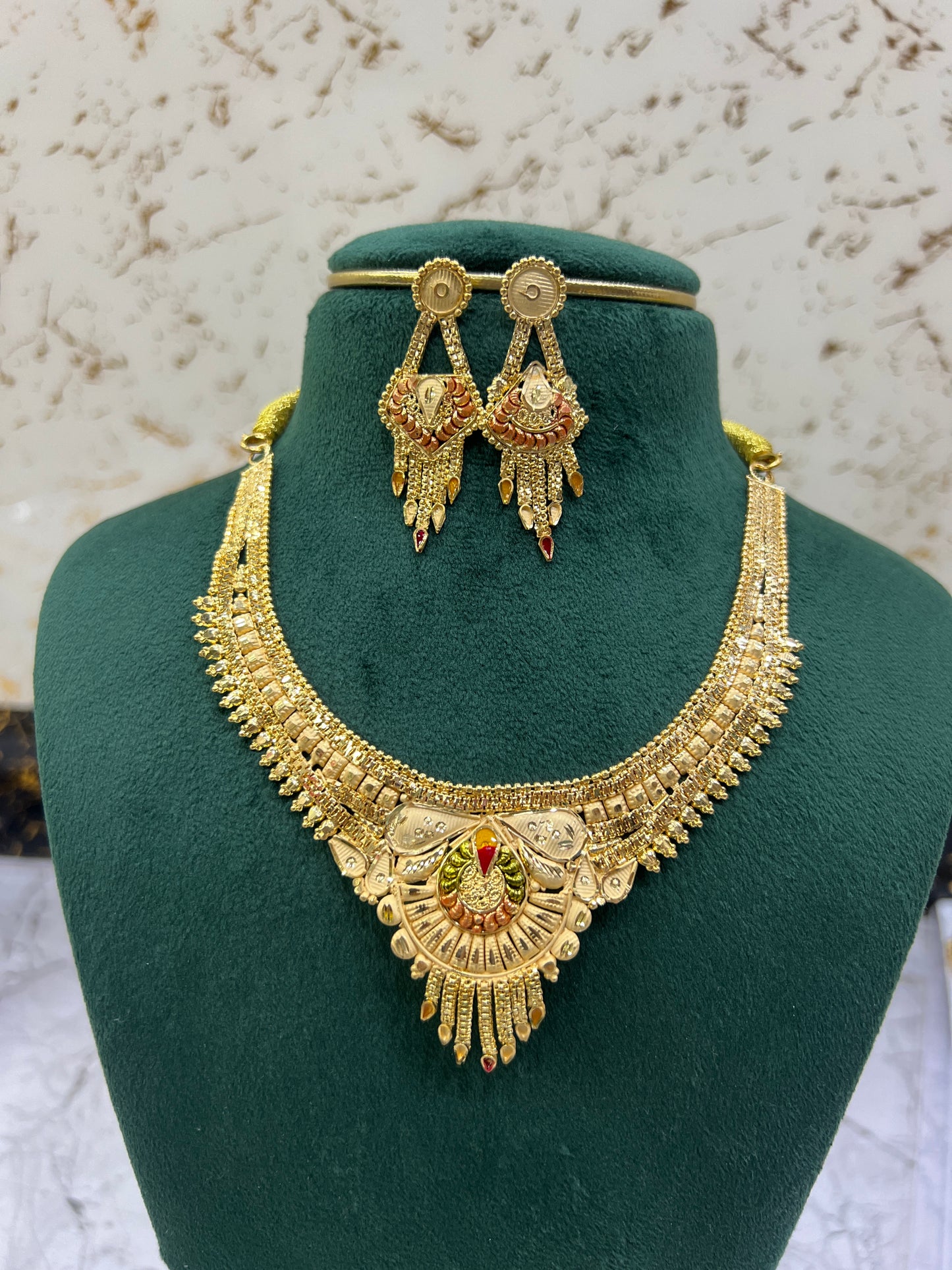 Foaming necklace