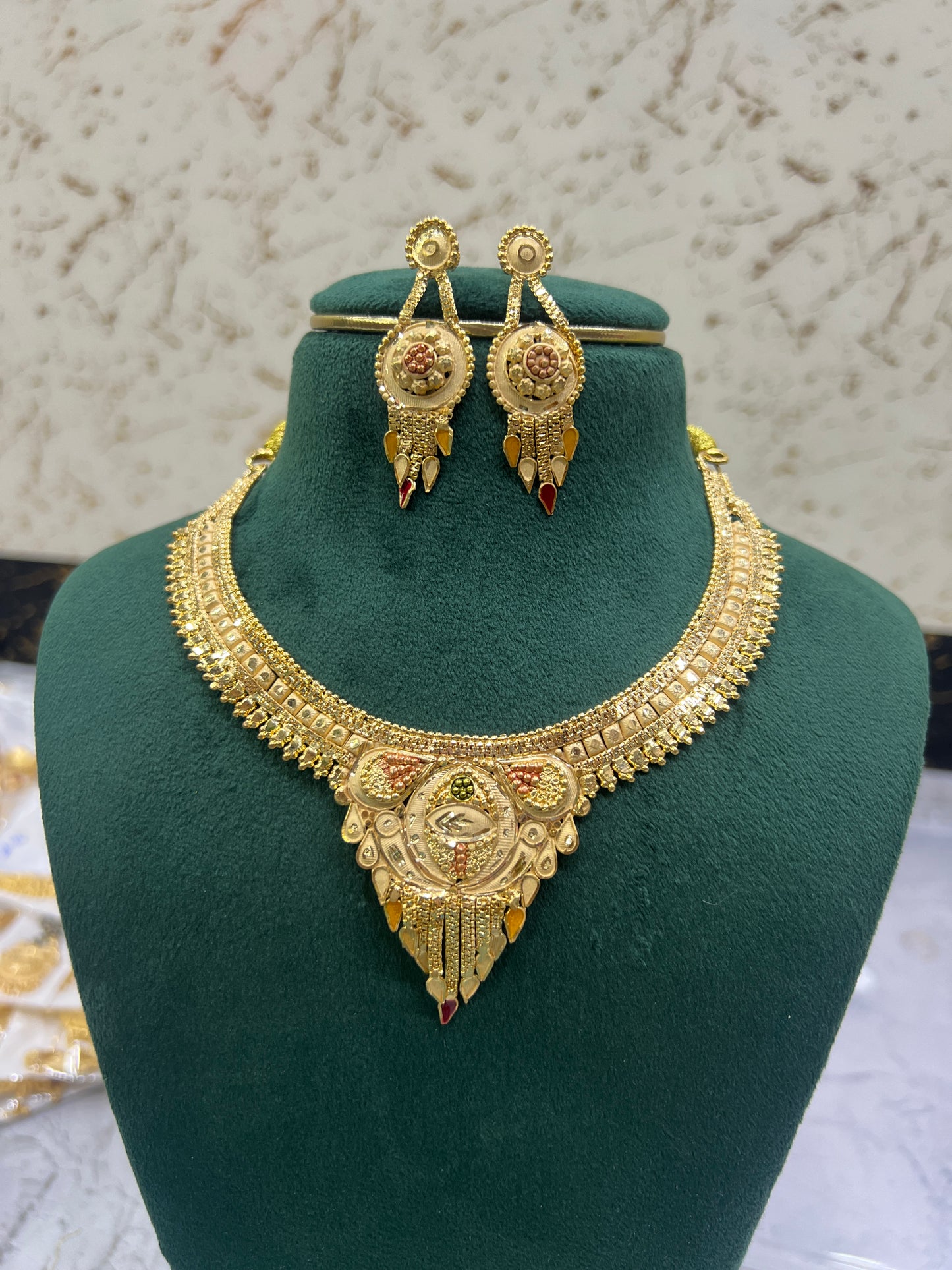 Foaming necklace
