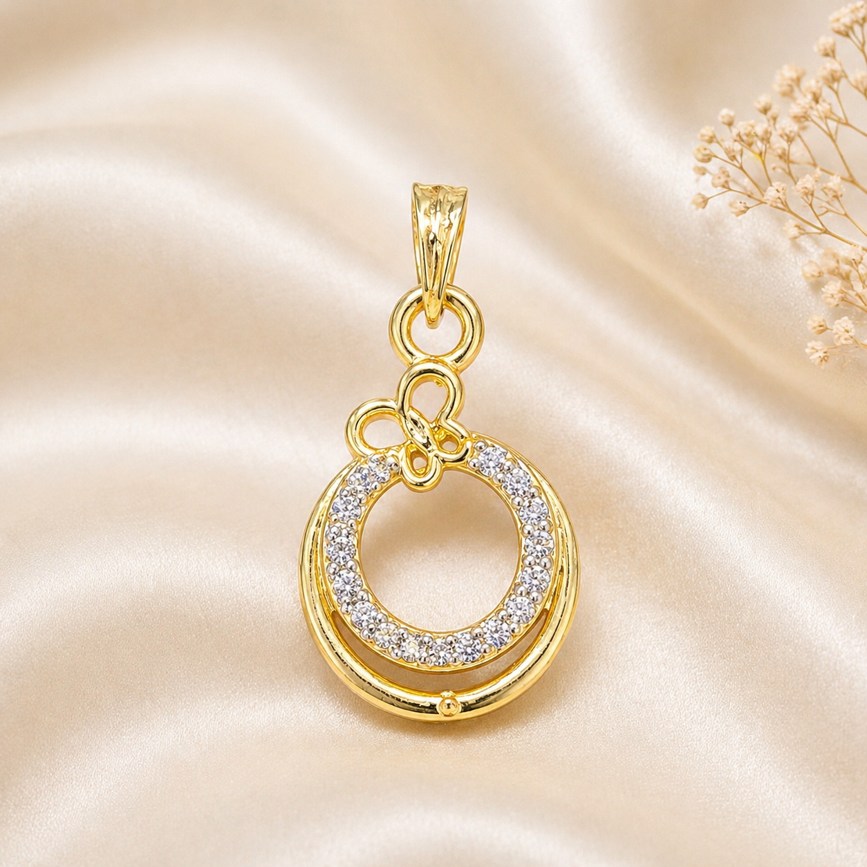 Beautiful diamond look locket
