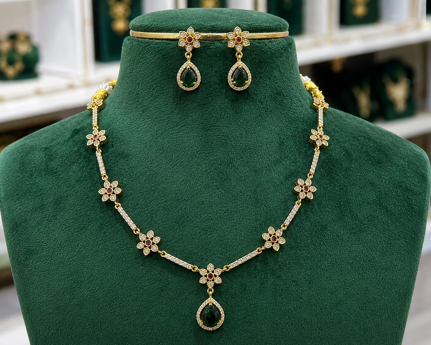 Green Elegance Necklace Set